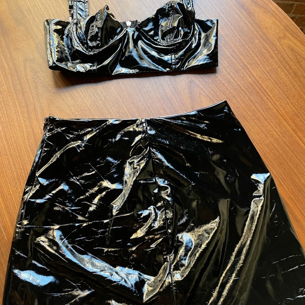 Sexy black skirt set!